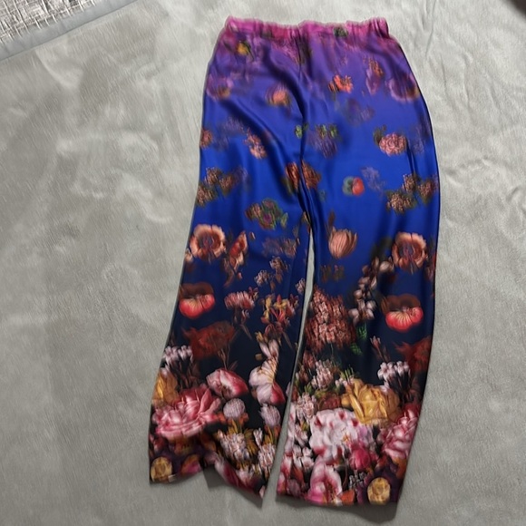 Floral Print Satin pants - Picture 2 of 8